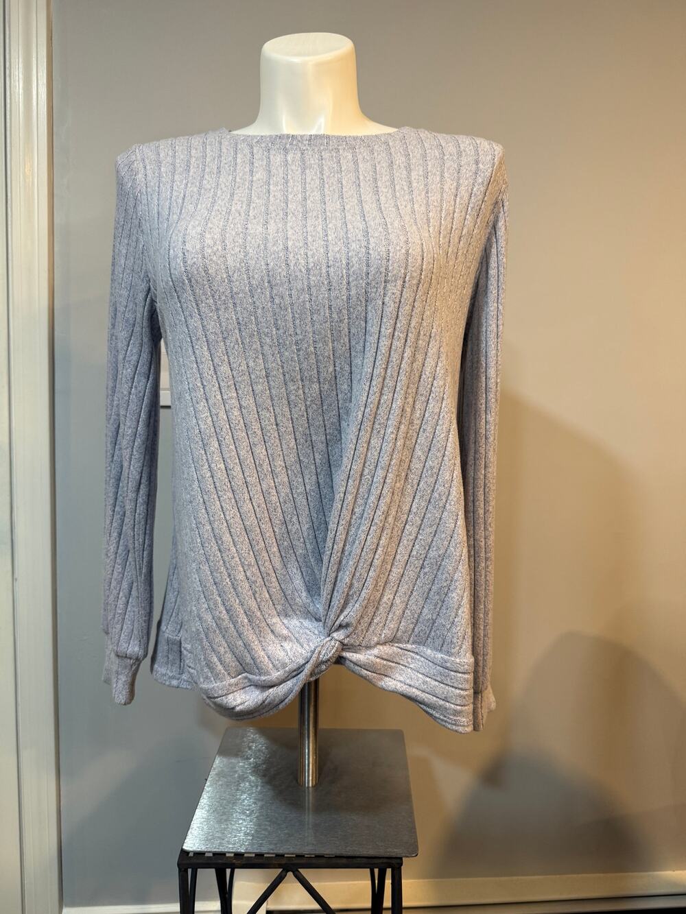 Livi Ribbed Knit Twist Front Long Sleeve Top Size 10/12 EUC